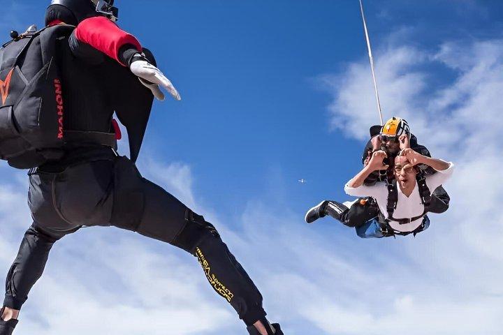 ドバイ・ザ・パーム上空スカイドライブ アルティメットタンデムスカイダイビングアドベンチャー