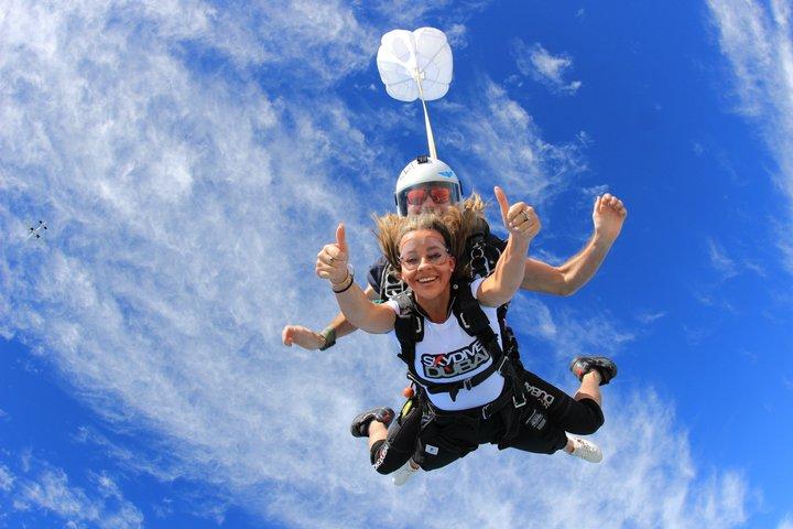 ドバイ・ザ・パーム上空スカイドライブ アルティメットタンデムスカイダイビングアドベンチャー