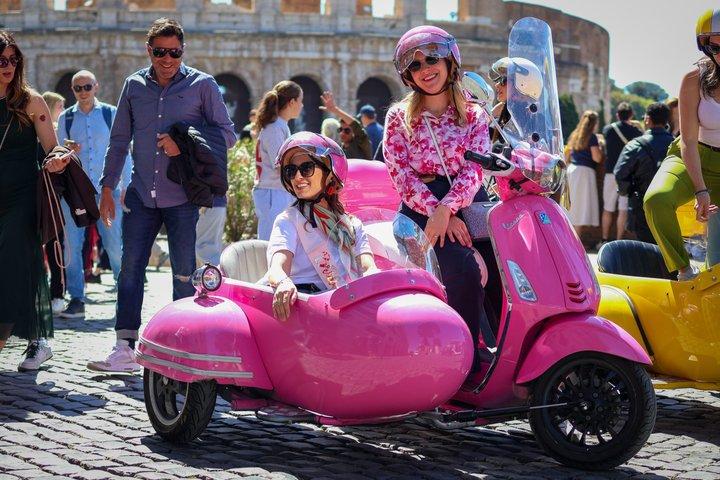 ローマのベスパサイドカーツアー(写真撮影と運転手付き)