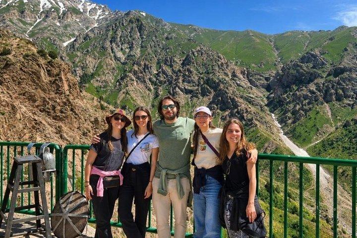 チャルヴァク、チンガン、アミルソイ山へのプライベート日帰り旅行