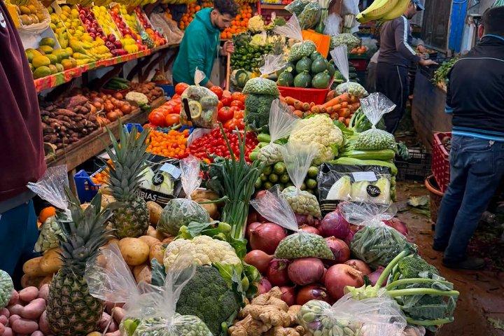 タンジェールを地元民のように：隠された物語、食、モロッコの生活