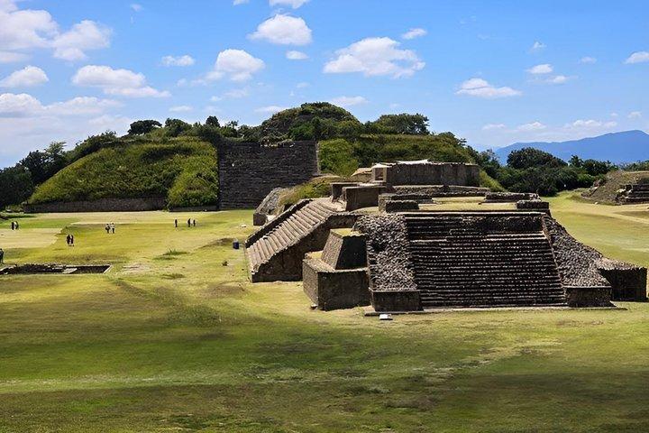 Explore Monte Albán Archaeological Site Tour from Oaxaca