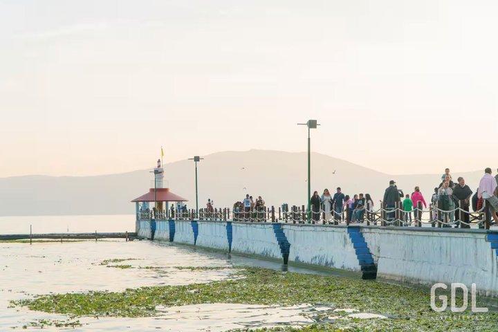グアダラハラからアジジックのマジック タウン、チャパラ湖へのツアー