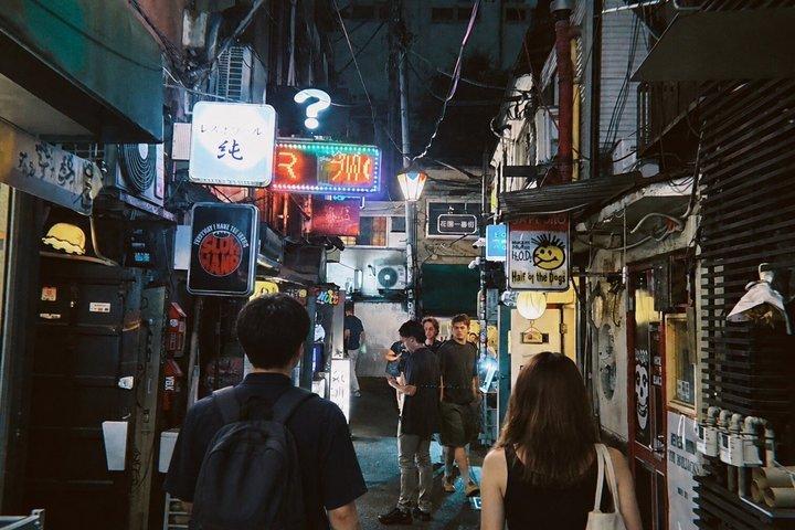 新宿ローカルバーホッピング（ディナーとローカルガイド付き）