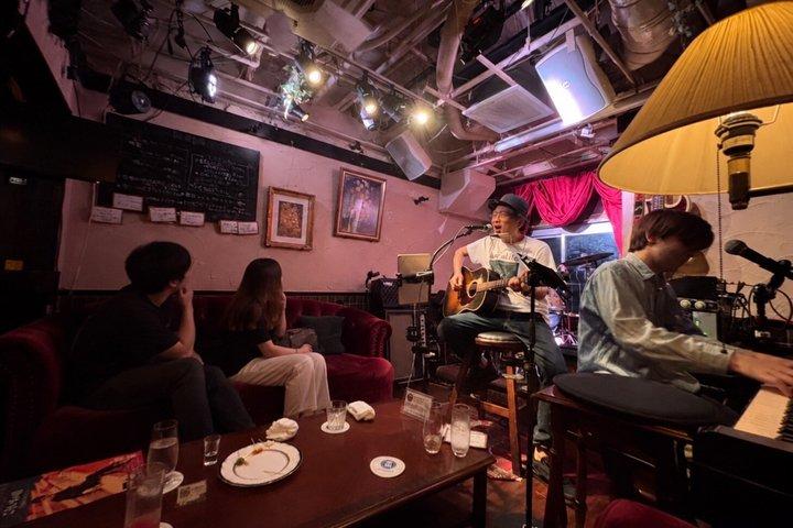 新宿ローカルバーホッピング（ディナーとローカルガイド付き）