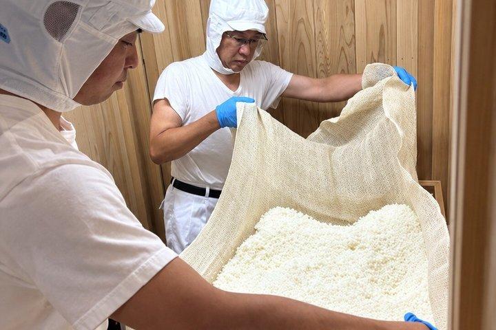 エキスパートパートガイドによる神戸の日本酒ツアー：3＋蔵元、試飲付き