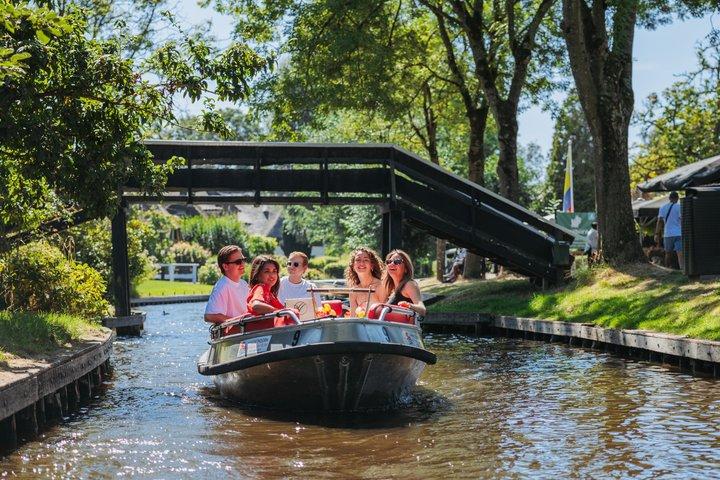 Desde Ámsterdam: Excursión de un día a Giethoorn con tour en barco con coche propio
