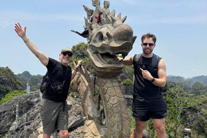 ハノイ：白丁寺、トランアン、ムアケーブスプレミアム日帰り旅行