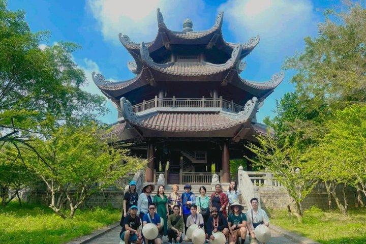 ハノイ：白丁寺、トランアン、ムアケーブスプレミアム日帰り旅行