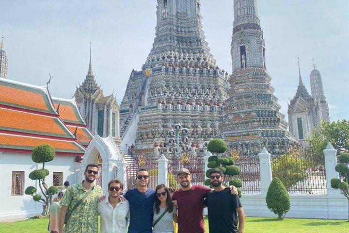 ラグジュアリーアルファードでのバンコクの小規模グループ寺院＆王宮ツアー