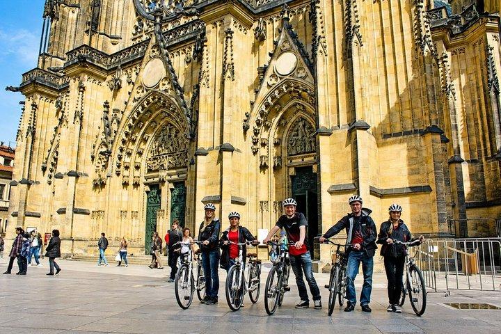 プラハ自転車都市ツアー（少人数またはプライベートオプション）
