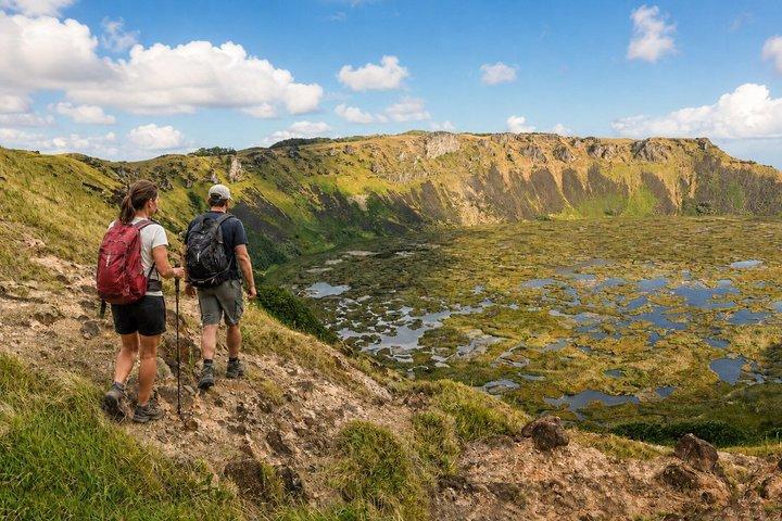 Rano Kau Kraterkant Vandring Vilde Klipper og Fjerne Vulkanudsigt
