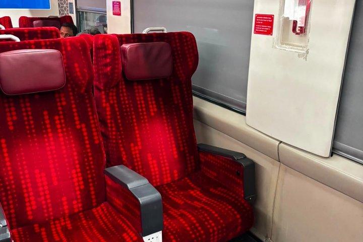 デリー発：列車でのヴァーナシ2日間オーバーナイトツアー体験