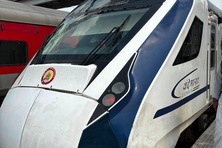 デリー発：列車でのヴァーナシ2日間オーバーナイトツアー体験