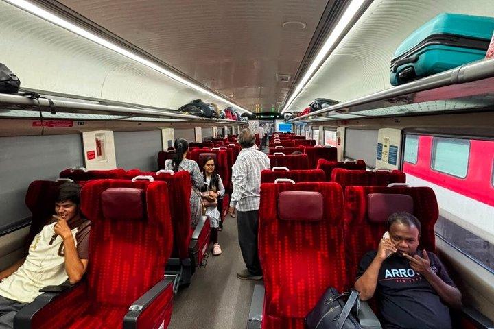 デリー発：列車でのヴァーナシ2日間オーバーナイトツアー体験