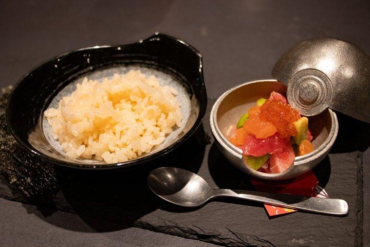 浅草の飲み放題のお酒とマグロ・サーモンの寿司おまかせ