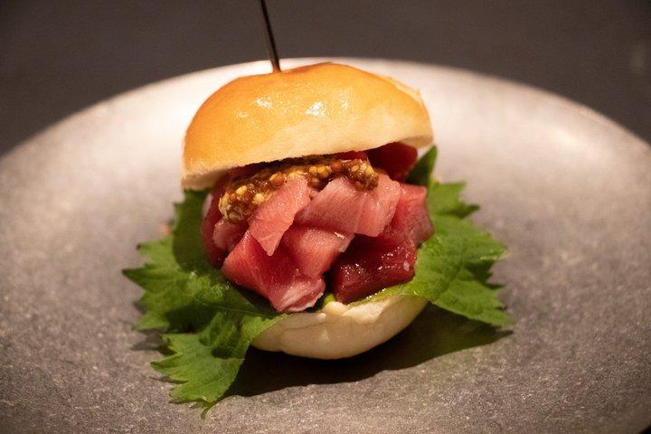 浅草の飲み放題のお酒とマグロ・サーモンの寿司おまかせ