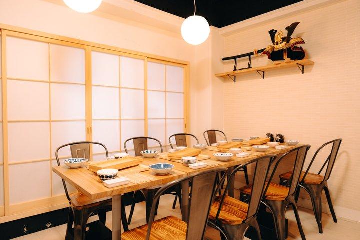 浅草の飲み放題のお酒とマグロ・サーモンの寿司おまかせ