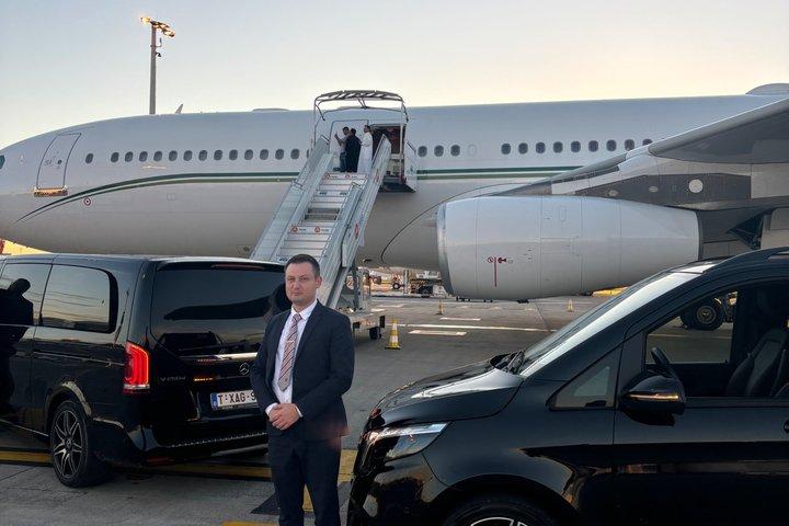 Brussels Airport to Bruges Private Luxury Transfer for Up to 6