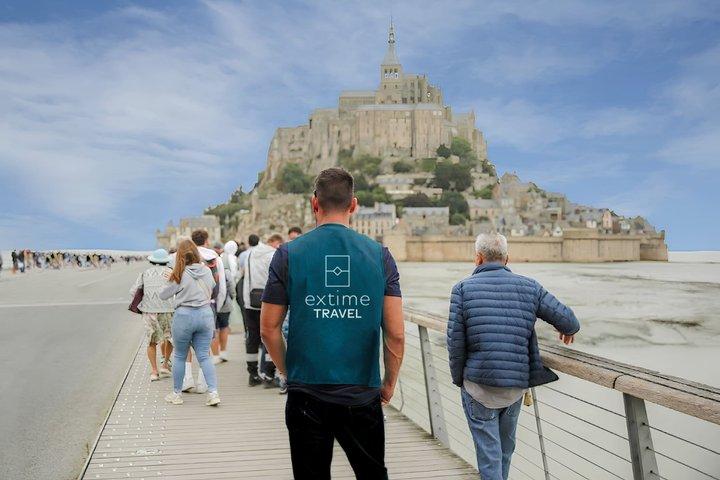 パリ発モンサンミッシェル修道院入口付き日帰りツアー