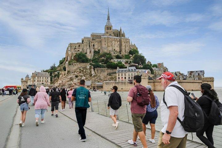パリ発モンサンミッシェル修道院入口付き日帰りツアー