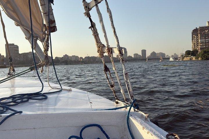 7時間のプライベートツアーサッカルピラミッドメンフィス市内とフェルッカ