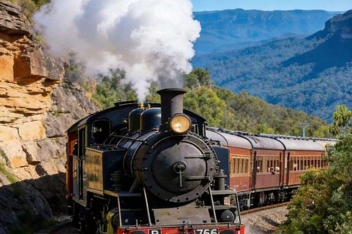 Blue Mountains Mercedes Sprinter Tour Steam Train and 3 Sisters