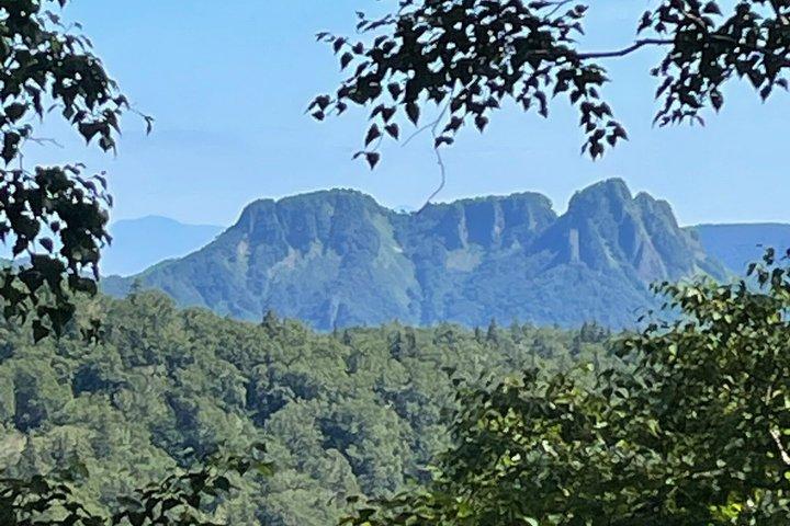 札幌と北海道のグリーンシーズンを温泉とともに1日ハイキング。