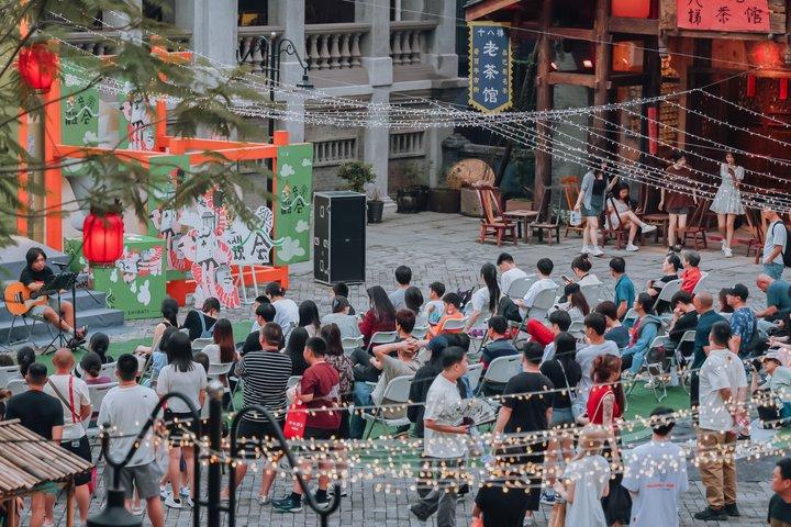 重慶3日間プライベートツアー：8Dマジックシティと李子坝モノレール