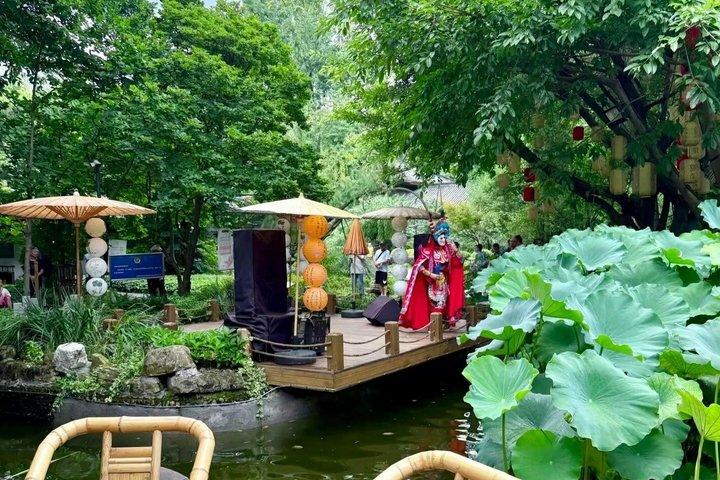パンダと地元名所を巡るプライベート成都終日市内ツアー