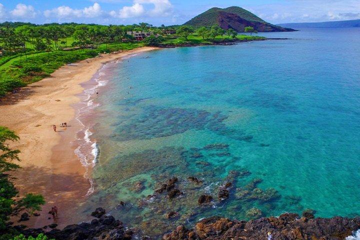 Fun! Open-Air Black Sand Beach & Lava Fields Sight-Seeing Tour!