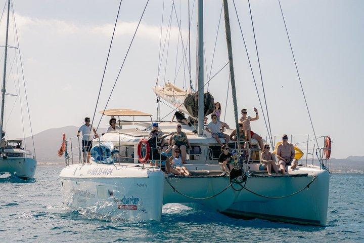 Private trips to Lobos Island in Catamaran Lagoon 421