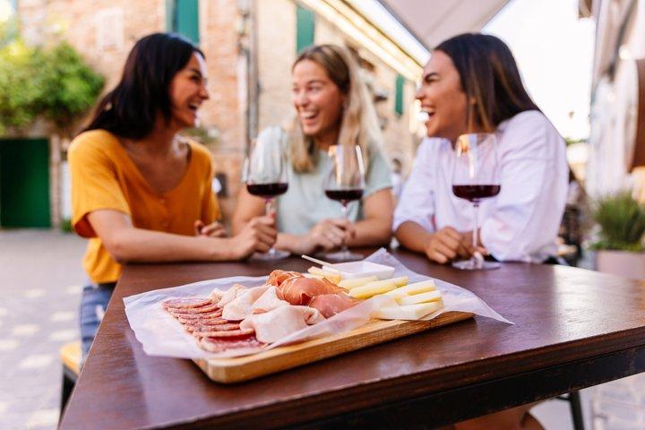 パリの隠れた宝：秘密の通路＆料理の発見