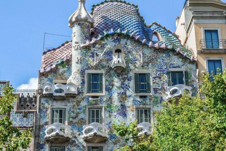 バルセロナ・ウォーキングツアー：モダニズムとガウディを発見しよう