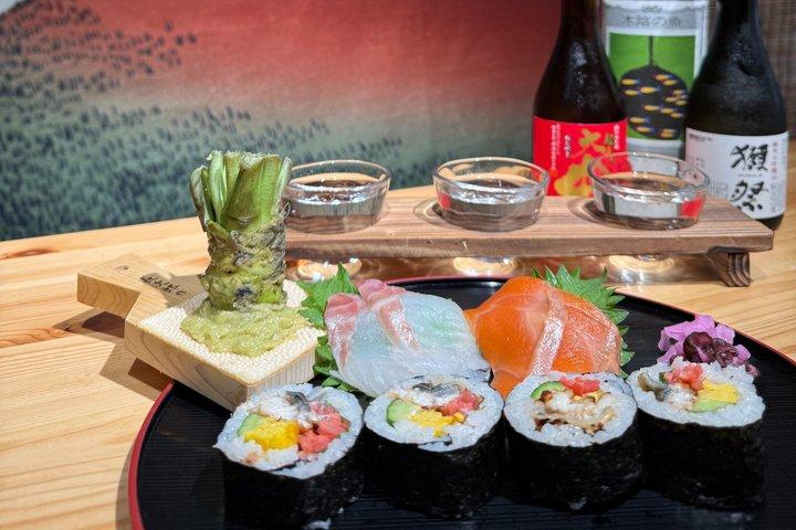 築地での東京の日本酒と新鮮な魚のペアリング