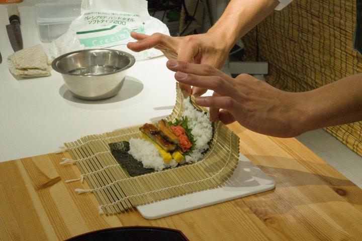築地での東京の日本酒と新鮮な魚のペアリング