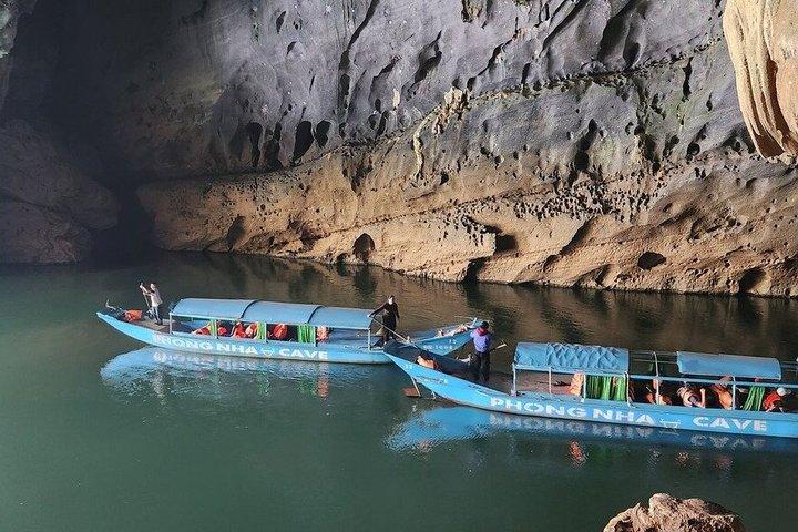 フエ市発：フォンニャ洞窟終日グループツアー