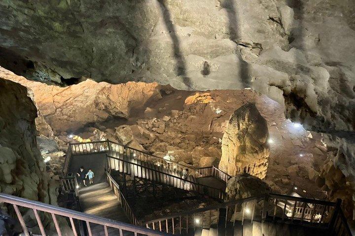 フエ市発：フォンニャ洞窟終日グループツアー