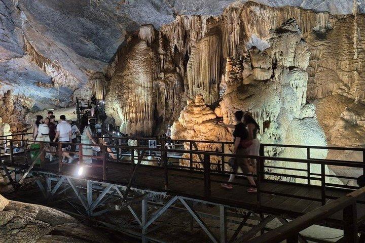 フエ市発：フォンニャ洞窟終日グループツアー