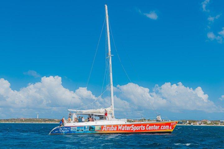 アルバでシュノーケリング付きアルスンカタマランセイル