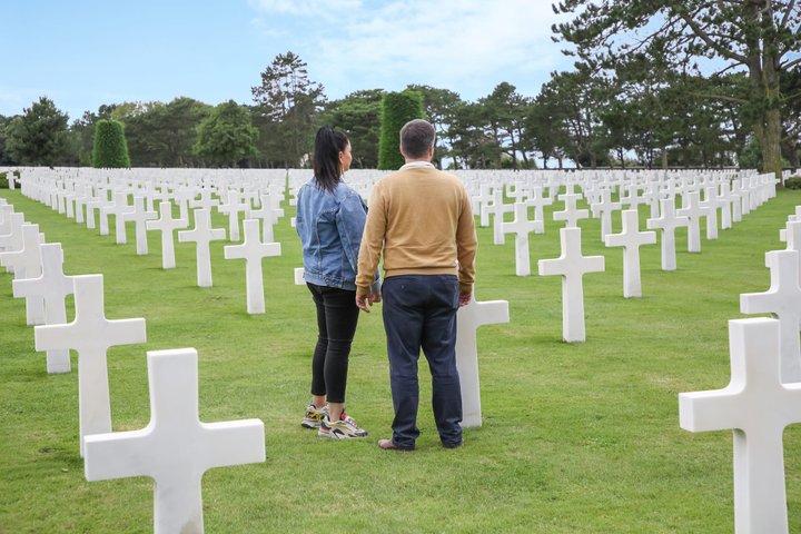 パリ発ノルマンディーDデイビーチとアメリカ人墓地日帰り旅行