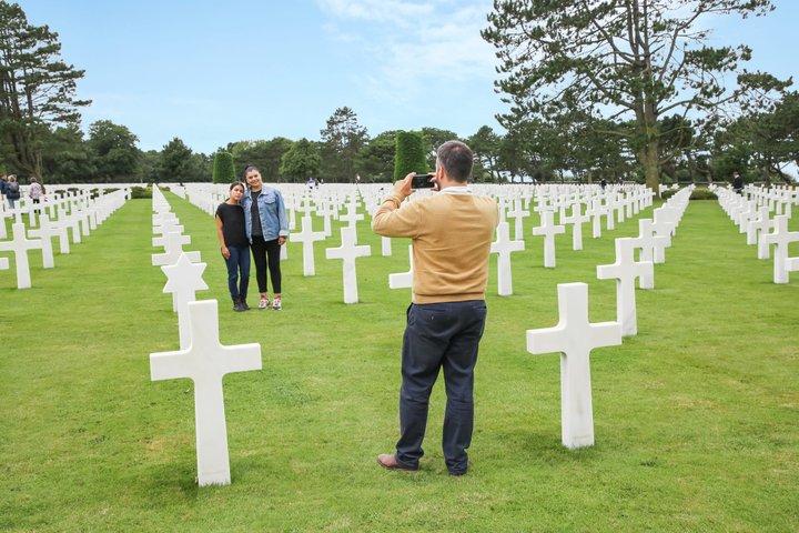 パリ発ノルマンディーDデイビーチとアメリカ人墓地日帰り旅行