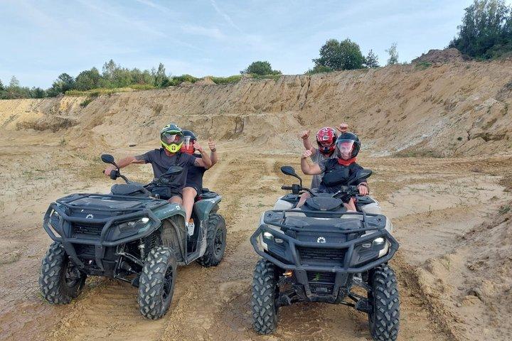 クラクフより：エクストリームクアッドバイクアドベンチャー ATV 4x4 森と丘