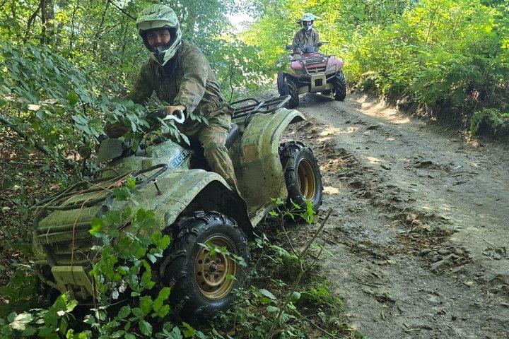 クラクフより：エクストリームクアッドバイクアドベンチャー ATV 4x4 森と丘