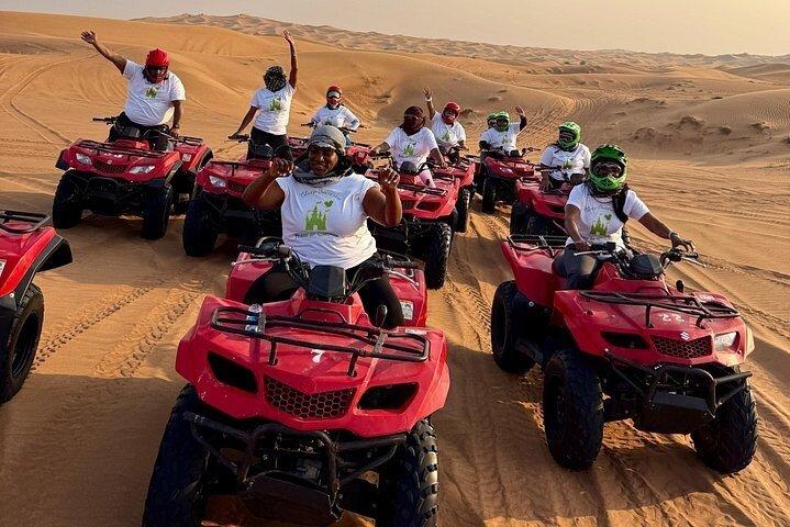 ホテル送迎付きドバイ砂漠ATVクアッドバイクアドベンチャー