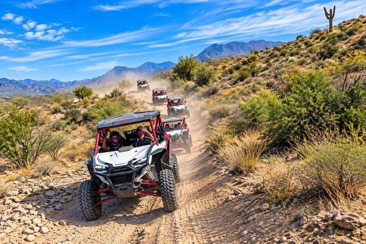 9 Uhr Wüsten-Offroad UTV Tour, 2 Stunden, 2 Personen pro Fahrzeug