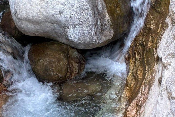 アラニャ・ジープサファリ サパデレ峡谷 洞窟と川とランチ付き
