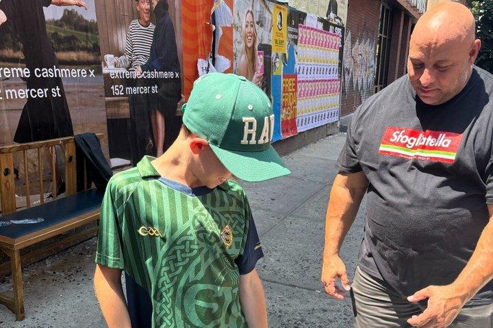 NYPDガイドが案内するニューヨーク市マフィアと地元グルメツアー