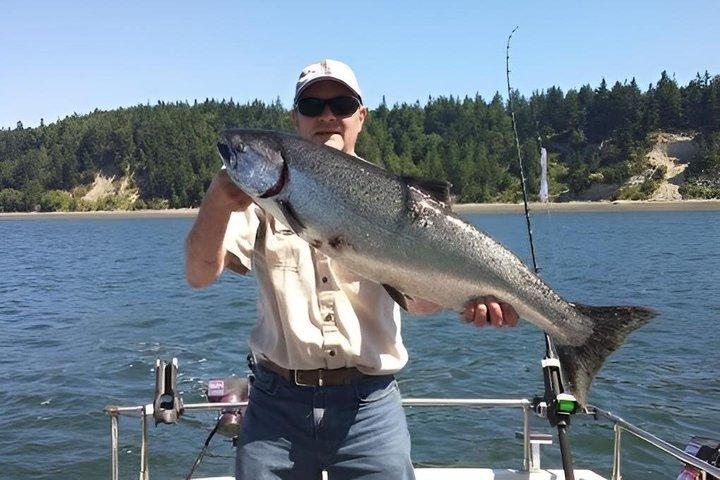 Escursione privata di pesca mattutina di 6 ore a Edmonds