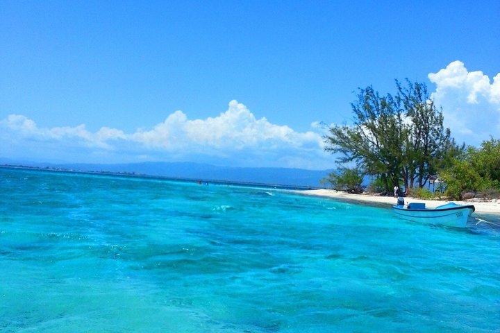 ランチと送迎付きプライベートアイランド体験